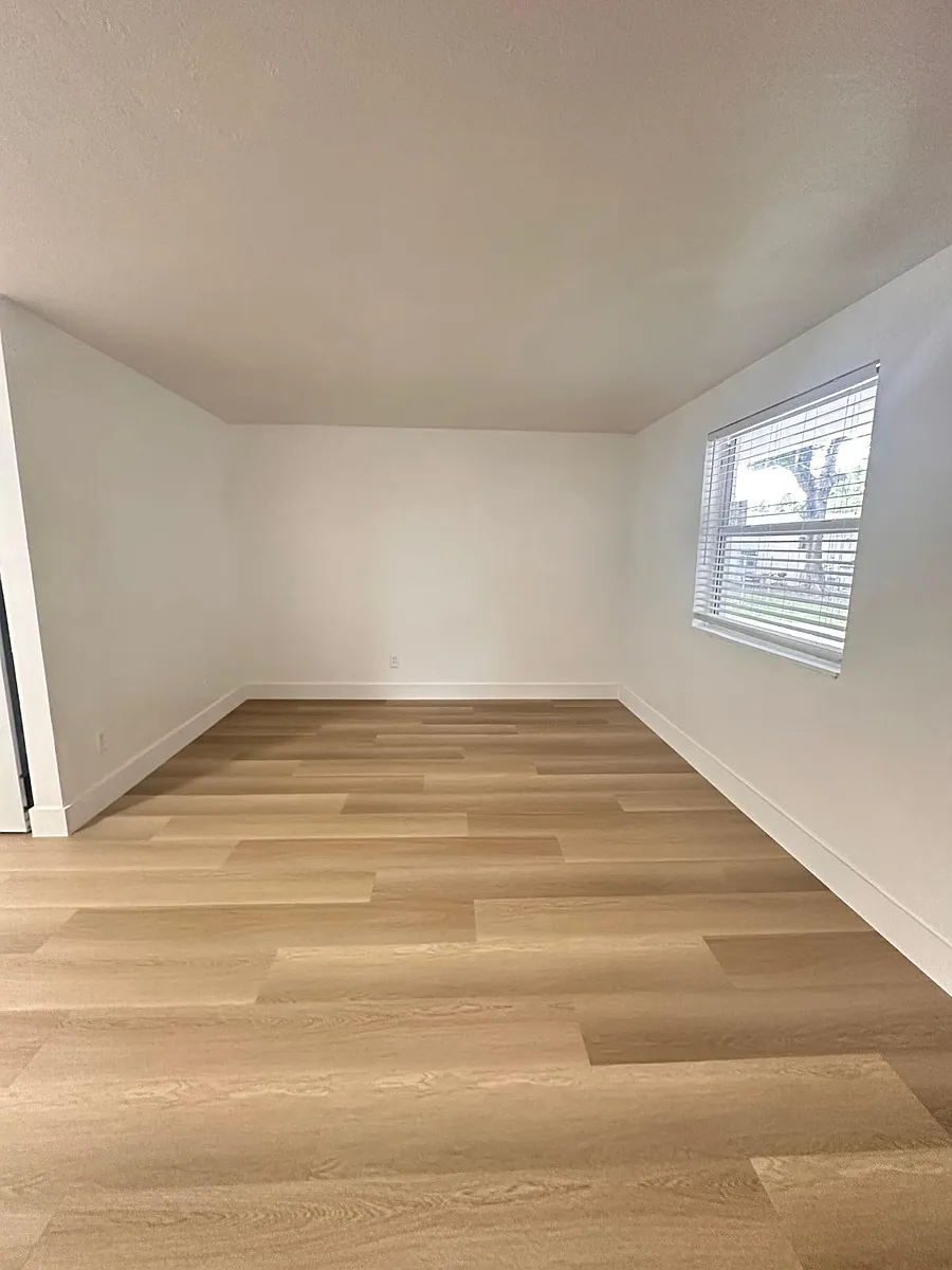 Building Photo - 7720 N Miami Ave #104