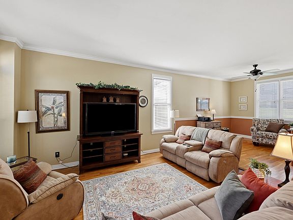 4th image of 944 Rockbridge Rd