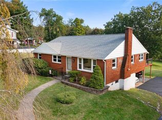 2942 Forest Dr, Coopersburg, PA 18036