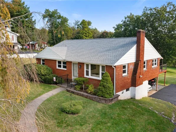 2942 Forest Dr, Coopersburg, PA 18036