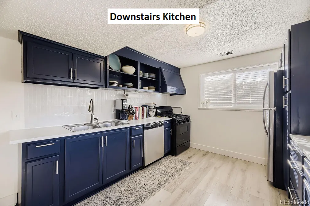 7056 W Rowland Ave — Photo 2