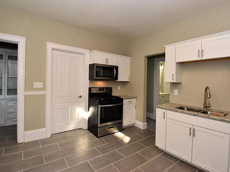 2577 S Graham St — Photo 9