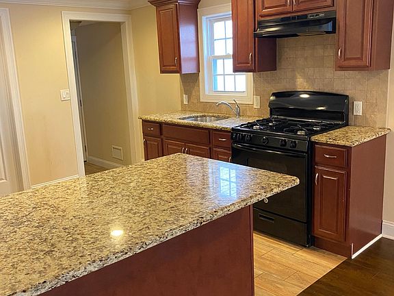 3rd image of 261 Cleveland St #2