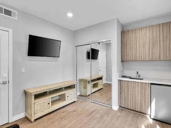 1166 W 29th St., LLC