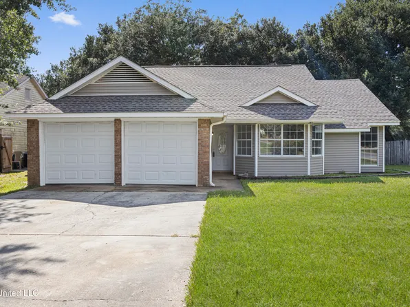 92 Hunter Dr, Ocean Springs, MS 39564