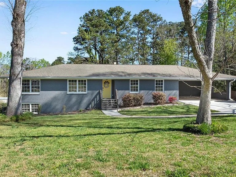 3941 Forest Dr — Photo 2