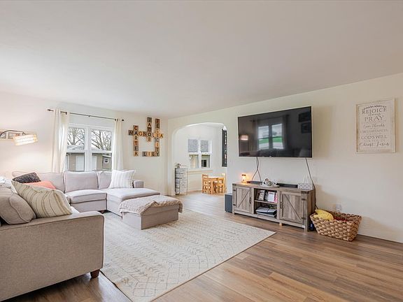 2nd image of 105 Detweiller St
