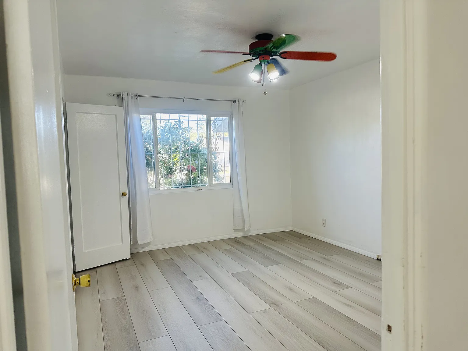 4 bed, 1.5 bath, 1700 sqft, $2,300 — Photo 3