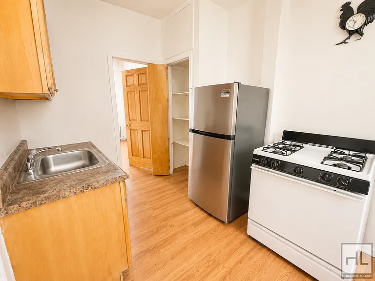 417 Grant Ave #2 — Photo 6