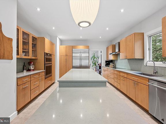 5th image of 6700 Landon Ln