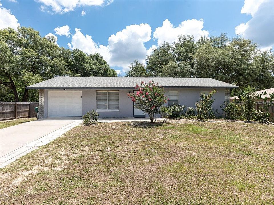 935 April Hills Blvd, Lady Lake, FL 32159 | Zillow