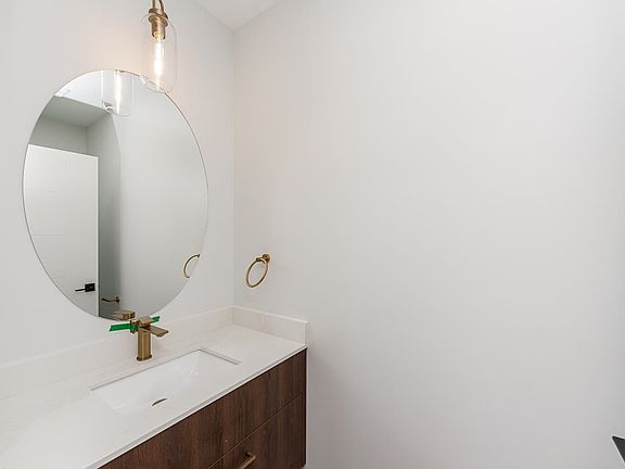 5th image of 678 E 22nd Ave #2