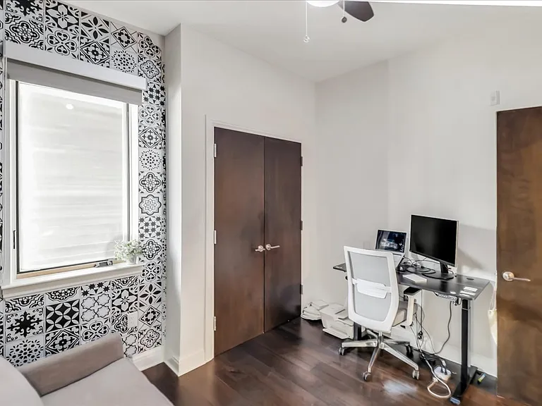 438 Selden St #203 — Photo 15