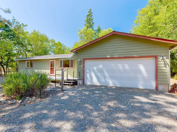 560 Schumacher St, Cave Junction, OR 97523
