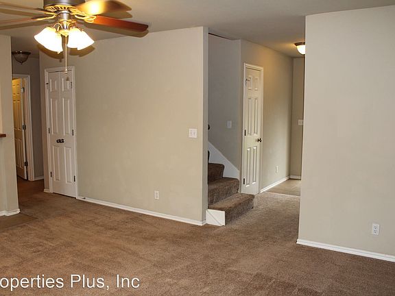 3rd image of 2949 Creekside Dr