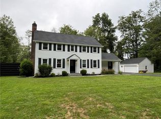 407 Skidmore Rd, Pleasant Valley, NY 12569