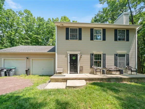 1306 N Rocky Mountain Dr, Effort, PA 18330