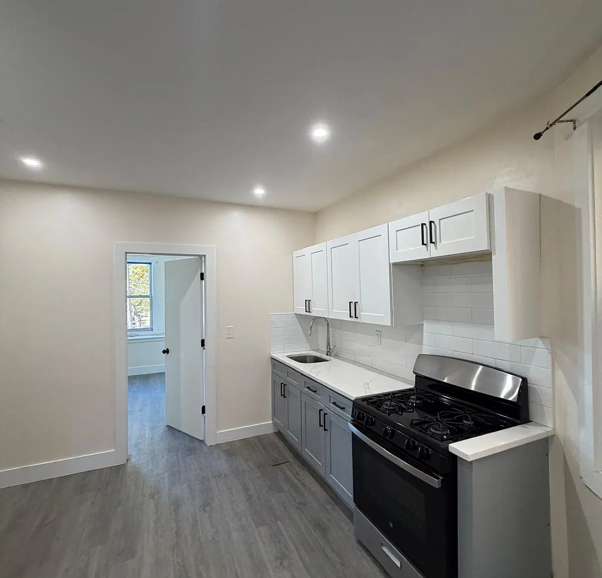 3 bed, 1200 sqft, $2,300 — Photo 1