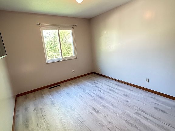 4th image of 1588 Fall Brook Rd