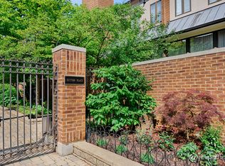 1317 N Sutton Pl, Chicago, IL 60610