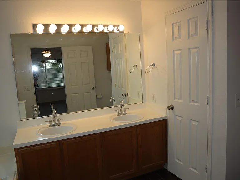 19306 Wading River Dr — Photo 12