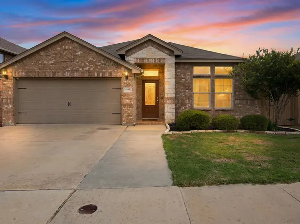 9236 Hunters Ct, White Settlement, TX 76108