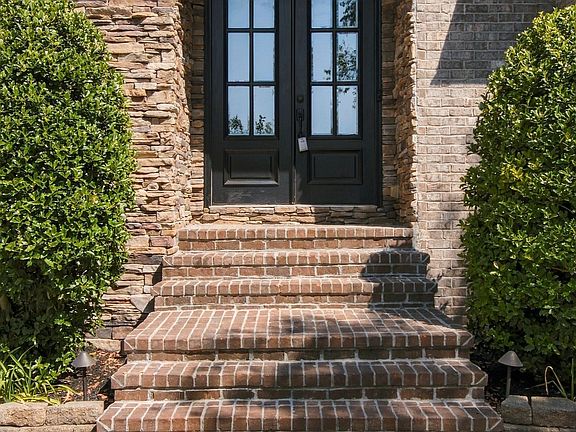 3rd image of 300 Keswick Grove Ln
