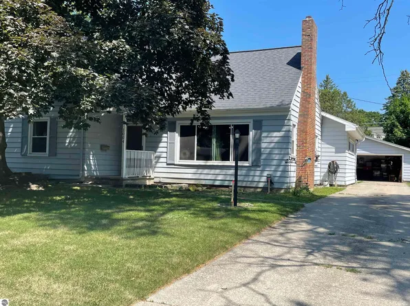 1004 Falkirk Rd, Alma, MI 48801