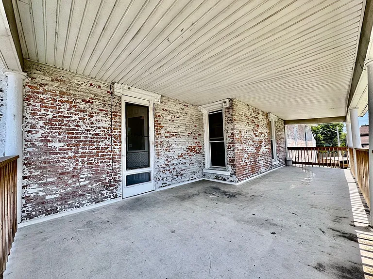 611 N. Main — Photo 18