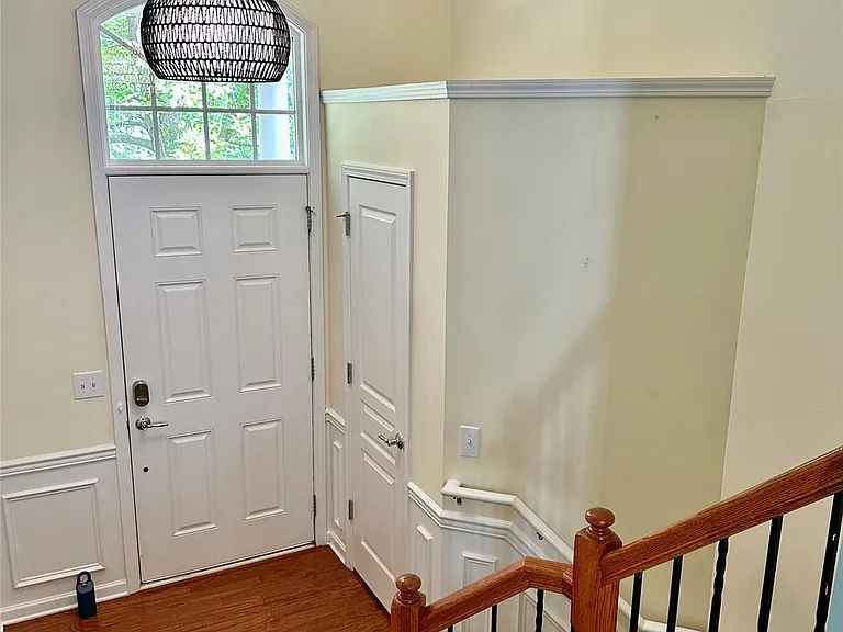 1104 Drayton Ct — Photo 4