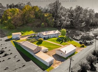 852 4th St, Mason, WV 25260