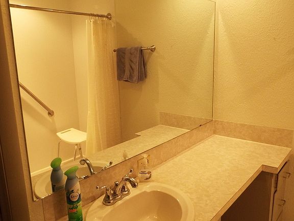 4th image of 402 W Birch Ave