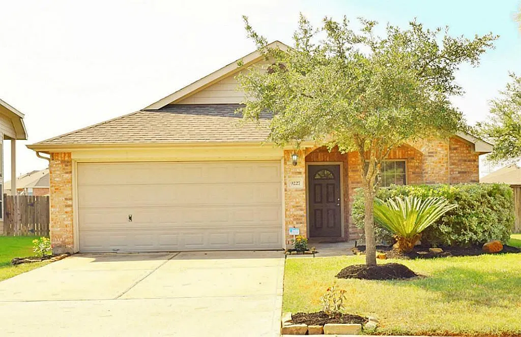 3 bed, 2.0 bath, $2,100 — Photo 1
