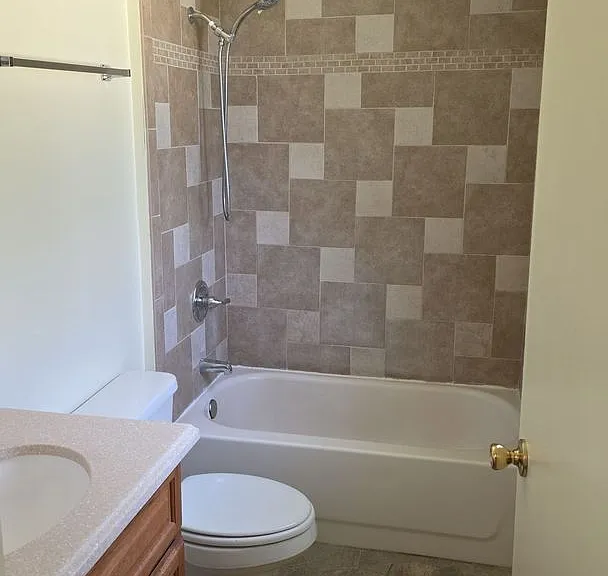 151 E Maple St — Photo 8