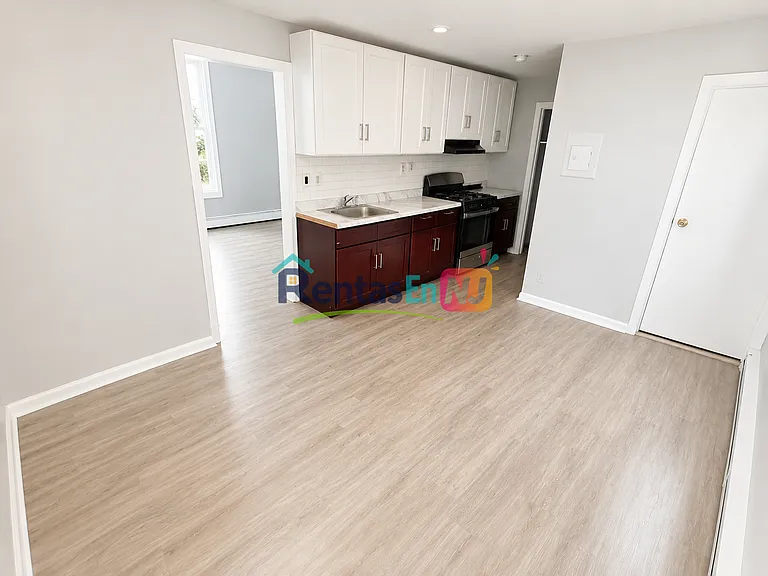 690 Summer Ave #4 — Photo 4