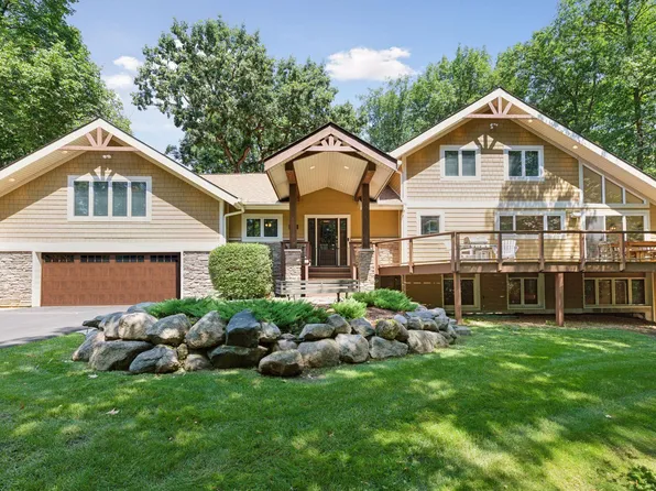 2413 Indian Rd W, Minnetonka, MN 55305