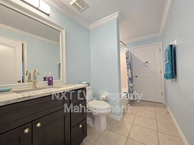 1401 SW Embers Ter — Photo 15