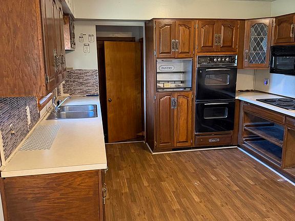 3rd image of 2100 Cox Ln