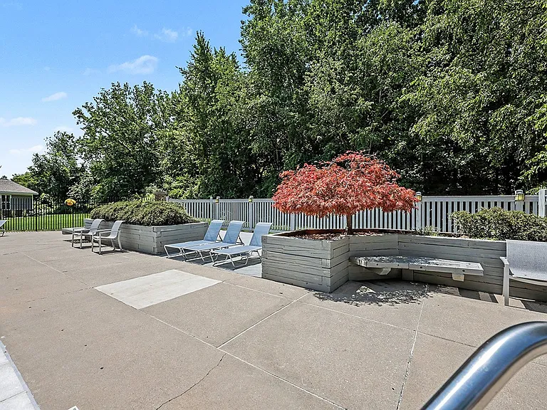Byron Lakes Apartments — Photo 63