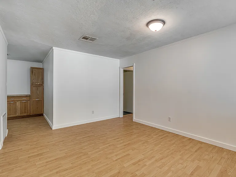 106 N Norman Ave — Photo 6