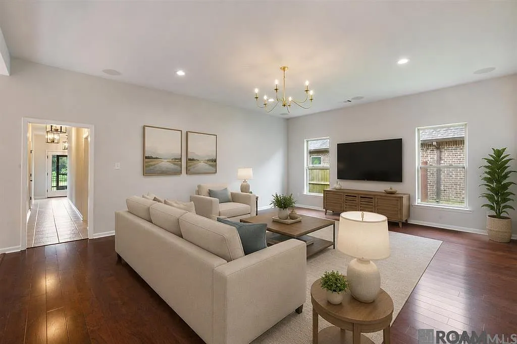 3 bed, 1973 sqft, $2,300 — Photo 2