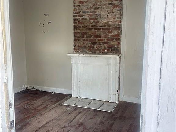 2nd image of 360 Sala Ave