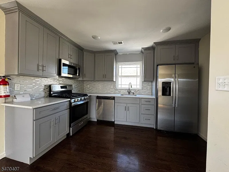 3 bed, 2.0 bath, $3,000 — Photo 4