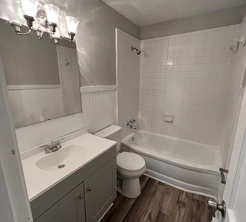 4th image of 1006 W Bessemer Ave