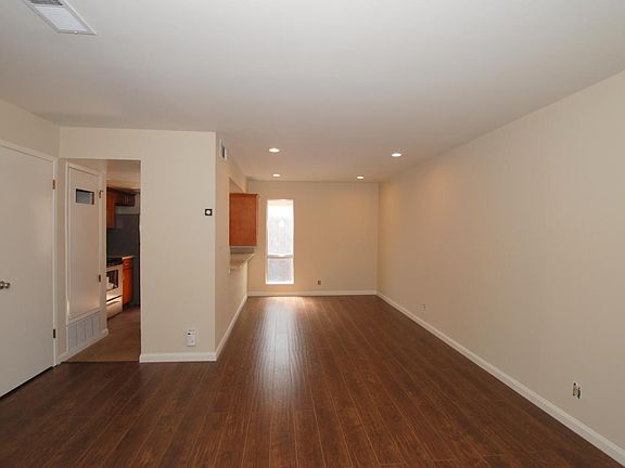 4th image of 220 Red Oak Dr W APT G
