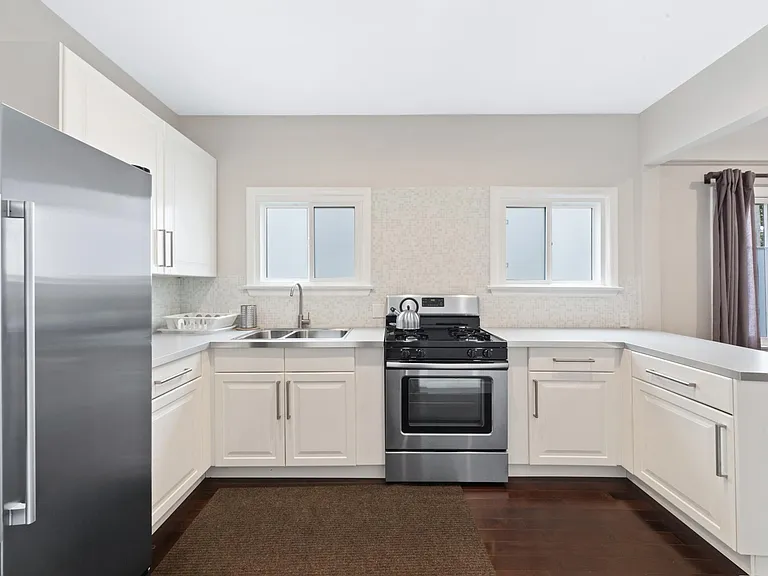 1118 N Poinsettia Dr #1/2 — Photo 5