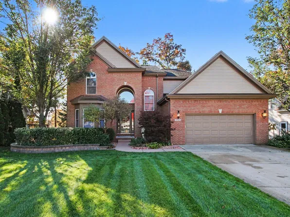 1382 Odette St, Hartland, MI 48353