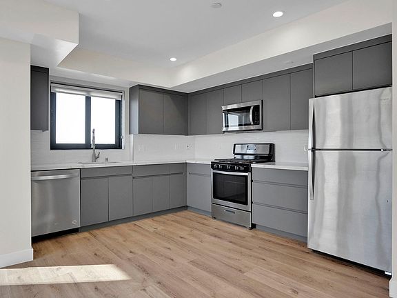 4th image of 846 S Mariposa Ave #707