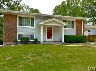 12488 Glengate Dr, Maryland Heights, MO 63043