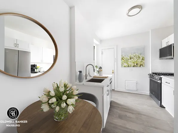 930 Saint Nicholas Avenue image 2 of 10